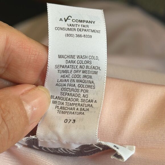 Vanity Fair Pink Nylon Short Robe  with 3/4 sleeves with Floral embellishments - Picture 8 of 8